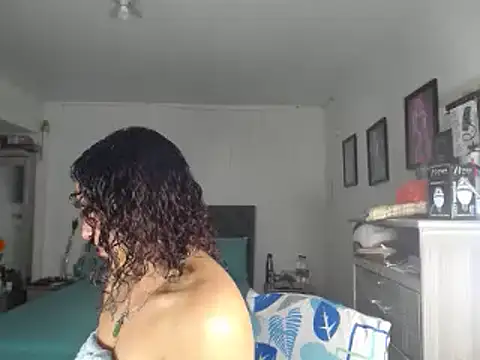 Snapshot of Corina_hot chatting on December 6, 4:36 am Corina hot online show from December 6, 4:36 am