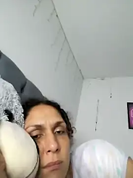 Snapshot of Corina_hot chatting on December 7, 10:23 am Corina hot online show from December 7, 10:23 am