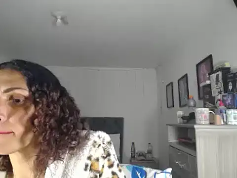 Snapshot of Corina_hot chatting on December 27, 4:47 am Corina hot online show from December 27, 4:47 am