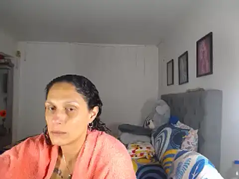 Snapshot of Corina_hot chatting on February 6, 11:04 pm Corina hot online show from February 6, 11:04 pm