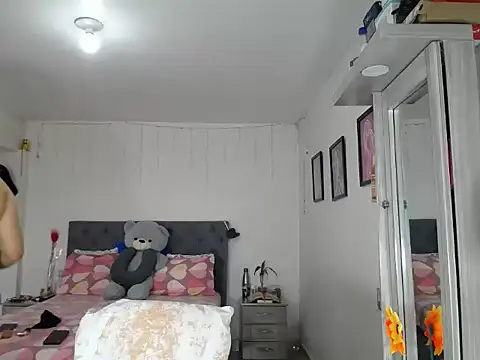 Snapshot of Corina_hot chatting on September 23, 8:23 pm Corina hot online show from September 23, 8:23 pm