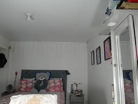 Snapshot of Corina_hot chatting on October 9, 8:51 pm Corina hot online show from October 9, 8:51 pm