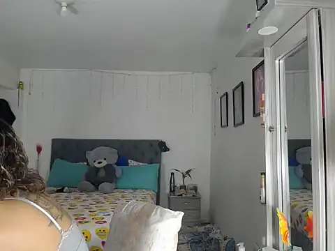 Snapshot of Corina_hot chatting on October 15, 8:20 pm Corina hot online show from October 15, 8:20 pm