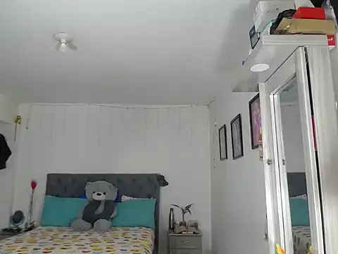 Snapshot of Corina_hot chatting on October 16, 10:44 pm Corina hot online show from October 16, 10:44 pm