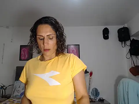 Snapshot of Corina_hot chatting on December 2, 10:16 pm Corina hot online show from December 2, 10:16 pm