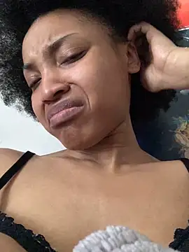 KimiAqua online show from March 10, 5:50 pm