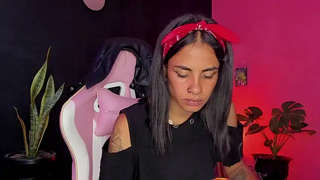 Juanadearco5 online show from February 4, 9:10 pm