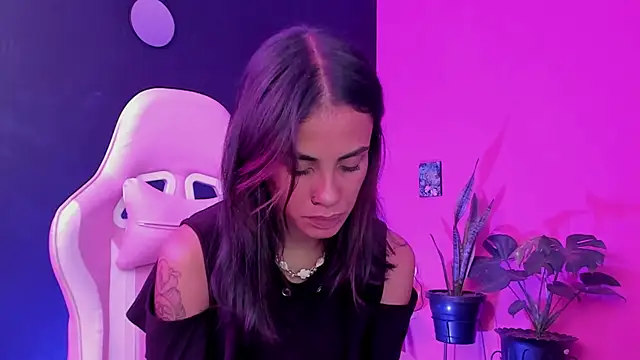 Juanadearco5 online show from February 18, 1:00 pm