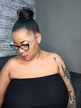 Snapshot of ExclusiveLeexx chatting on March 4, 5:24 pm ExclusiveLeexx online show from March 4, 5:24 pm