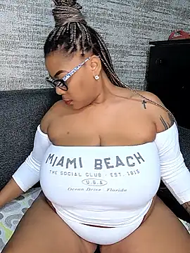 Snapshot of ExclusiveLeexx chatting on November 19, 4:07 pm ExclusiveLeexx online show from November 19, 4:07 pm