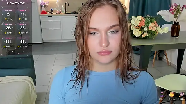 Snapshot of CarolineLovers chatting on December 5, 2:20 am CarolineLovers online show from December 5, 2:20 am