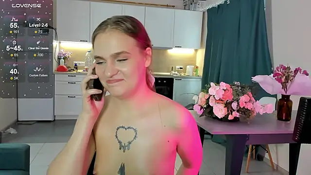 Snapshot of CarolineLovers chatting on December 5, 8:55 am CarolineLovers online show from December 5, 8:55 am