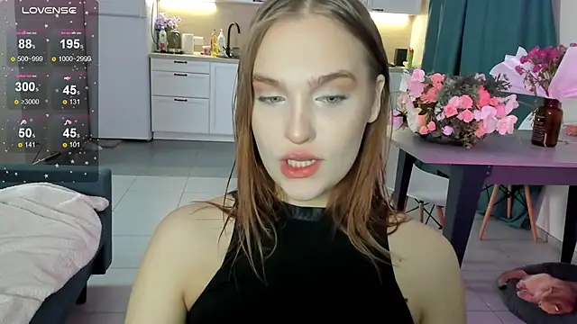 Snapshot of CarolineLovers chatting on December 8, 2:39 am CarolineLovers online show from December 8, 2:39 am