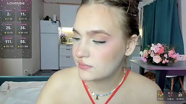 Snapshot of CarolineLovers chatting on December 12, 11:14 pm CarolineLovers online show from December 12, 11:14 pm