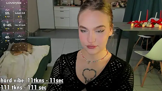 Snapshot of CarolineLovers chatting on December 21, 3:47 am CarolineLovers online show from December 21, 3:47 am