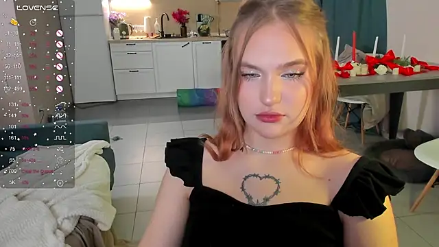 Snapshot of CarolineLovers chatting on December 27, 3:20 am CarolineLovers online show from December 27, 3:20 am