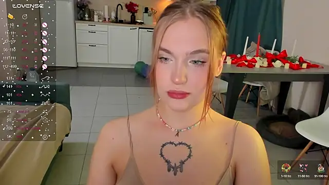 Snapshot of CarolineLovers chatting on December 28, 12:57 am CarolineLovers online show from December 28, 12:57 am