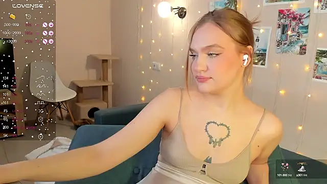 Snapshot of CarolineLovers chatting on January 13, 6:16 am CarolineLovers online show from January 13, 6:16 am