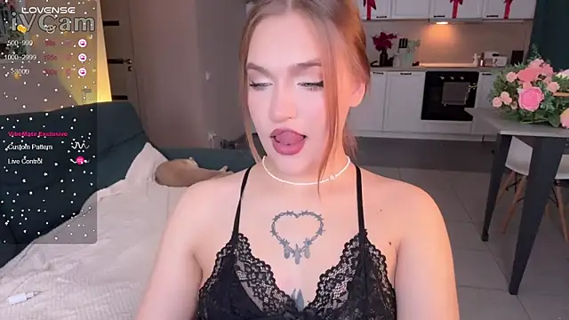 Snapshot of CarolineLovers chatting on February 1, 12:29 am CarolineLovers online show from February 1, 12:29 am