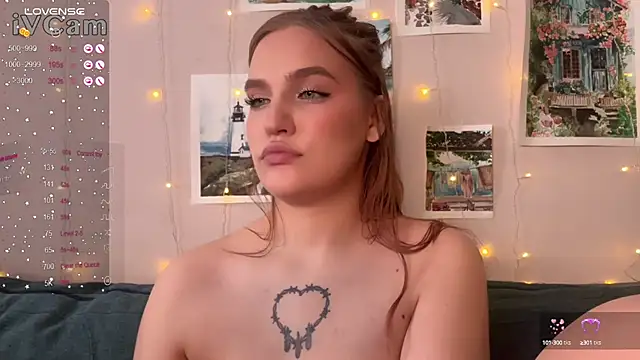 Snapshot of CarolineLovers chatting on February 11, 2:03 am CarolineLovers online show from February 11, 2:03 am