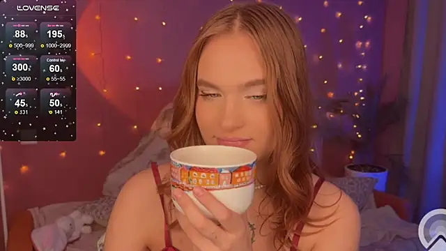 Snapshot of CarolineLovers chatting on March 1, 2:04 am CarolineLovers online show from March 1, 2:04 am