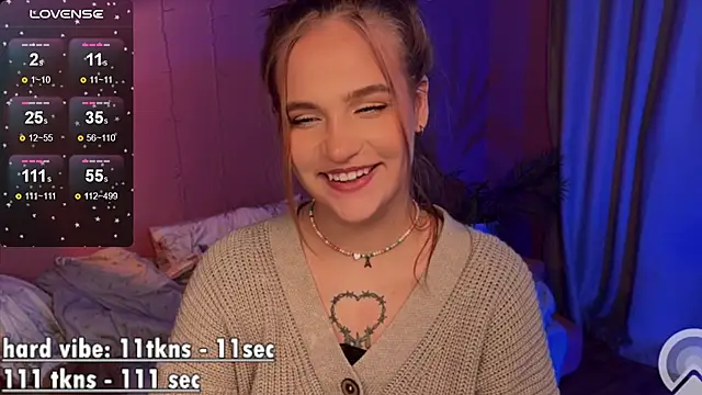 Snapshot of CarolineLovers chatting on March 15, 11:28 pm CarolineLovers online show from March 15, 11:28 pm