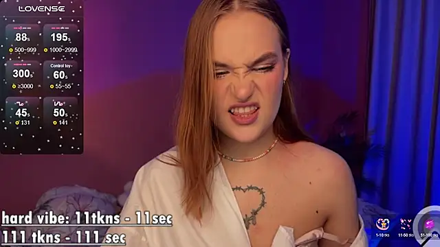 Snapshot of CarolineLovers chatting on March 22, 3:52 am CarolineLovers online show from March 22, 3:52 am