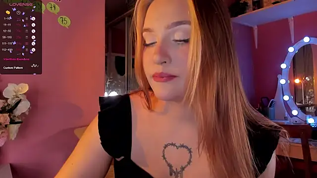 Snapshot of CarolineLovers chatting on October 6, 9:23 pm CarolineLovers online show from October 6, 9:23 pm