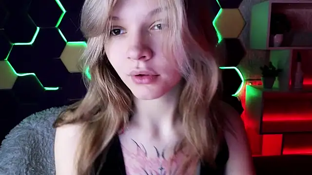 LitaBrom online show from December 25, 1:53 am