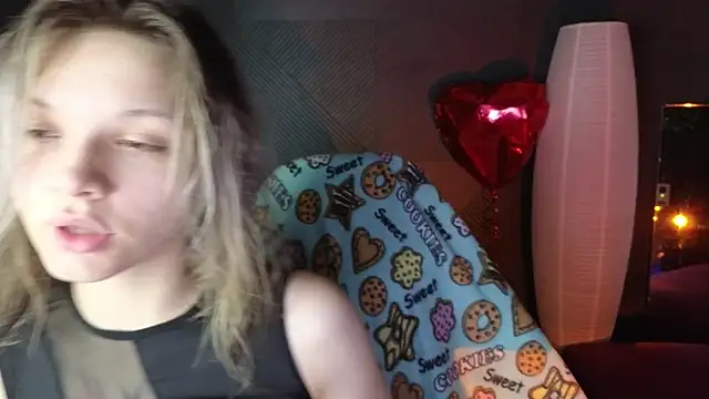 LitaBrom online show from March 19, 1:10 am