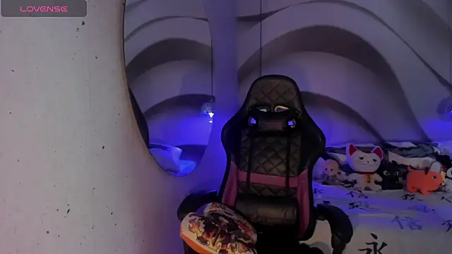 IamNayuta online show from September 25, 8:01 pm