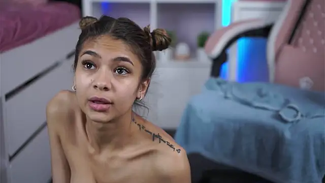 Snapshot of AshaYuva chatting on March 16, 9:27 am AshaYuva online show from March 16, 9:27 am