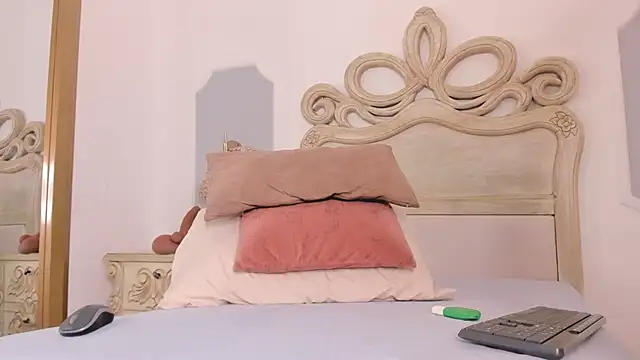 Sara  Williams online show from October 13, 3:50 am