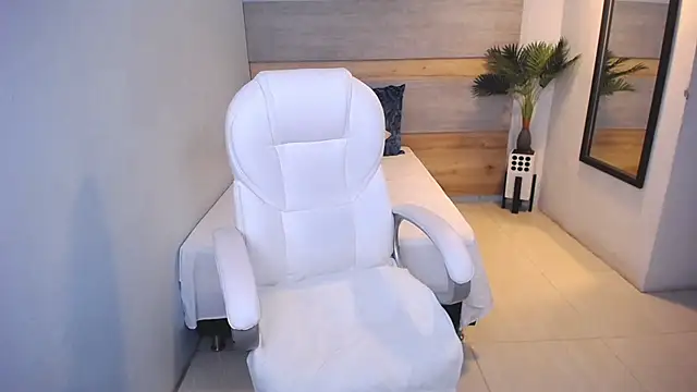 Snapshot of Violetta_rainbow chatting on December 13, 4:00 am Violetta rainbow online show from December 13, 4:00 am