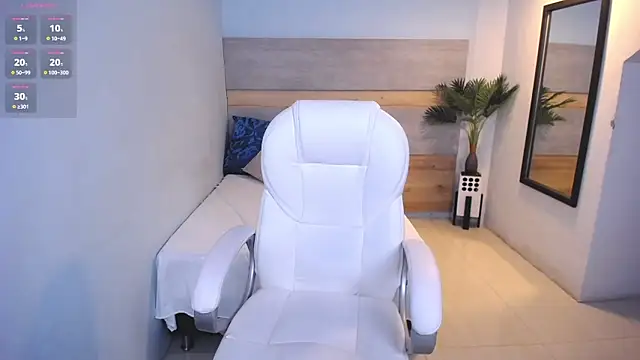 Snapshot of Violetta_rainbow chatting on December 21, 8:39 am Violetta rainbow online show from December 21, 8:39 am