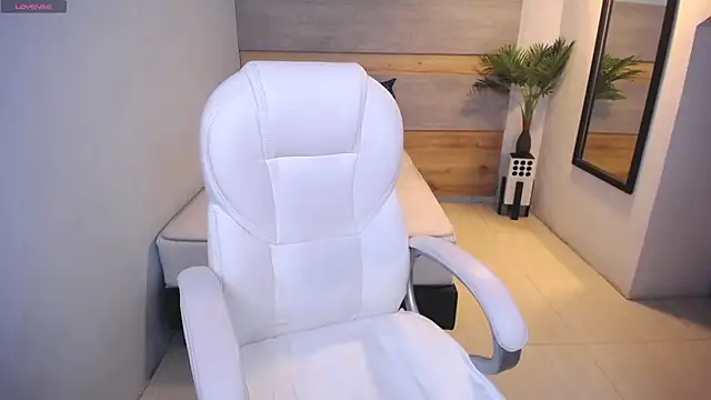 Snapshot of Violetta_rainbow chatting on March 8, 4:23 am Violetta rainbow online show from March 8, 4:23 am