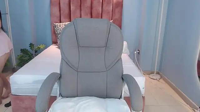 Snapshot of Violetta_rainbow chatting on November 28, 3:53 am Violetta rainbow online show from November 28, 3:53 am