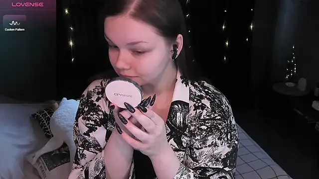 EvaBae online show from December 13, 7:36 am