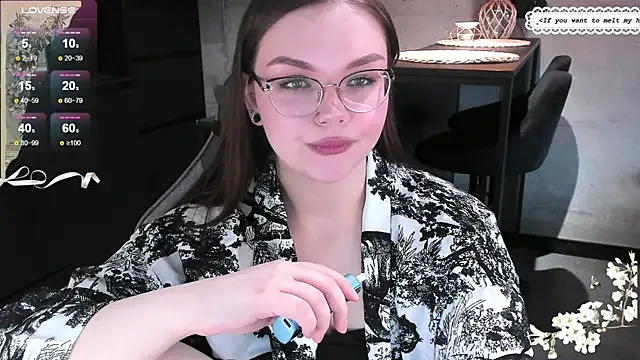 EvaBae online show from January 24, 9:39 am