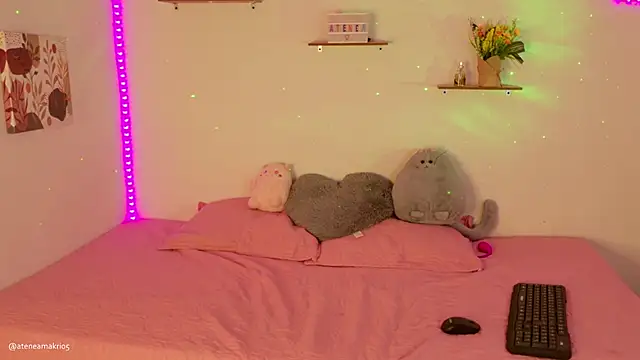 Atenea Makri online show from February 6, 10:00 pm