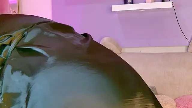 Snapshot of ChloeRem chatting on March 6, 4:52 am ChloeRem online show from March 6, 4:52 am