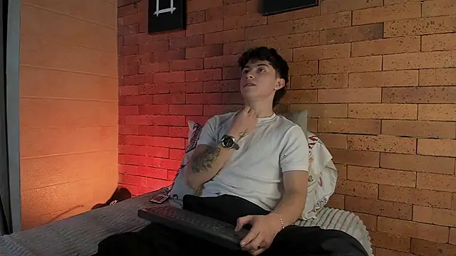 Ares Dickson online show from December 29, 2:49 am