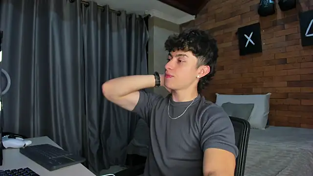 Ares Dickson online show from February 9, 2:17 am