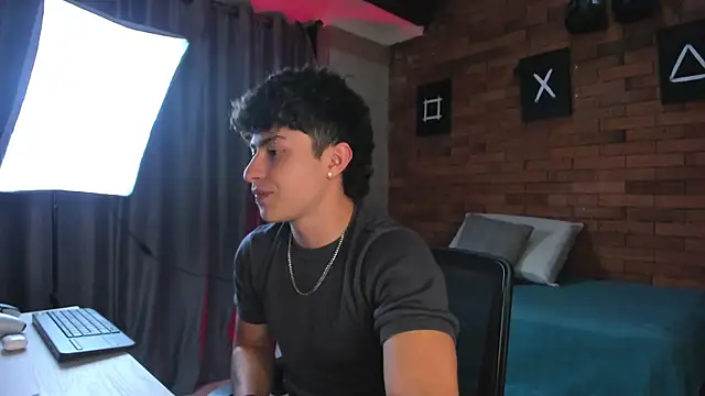 Ares Dickson online show from February 13, 1:50 am