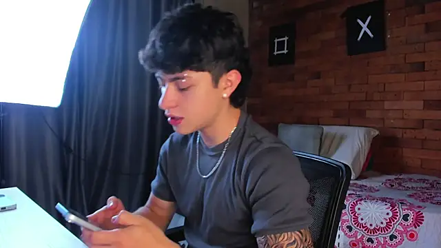 Ares Dickson online show from February 18, 4:04 am