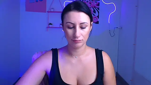 Loren Moa online show from November 12, 1:00 pm