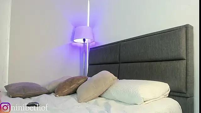 Snapshot of lady_ni_ chatting on January 31, 1:02 pm lady ni online show from January 31, 1:02 pm