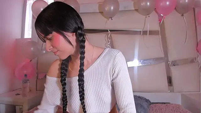 chrystal js online show from October 15, 1:55 pm