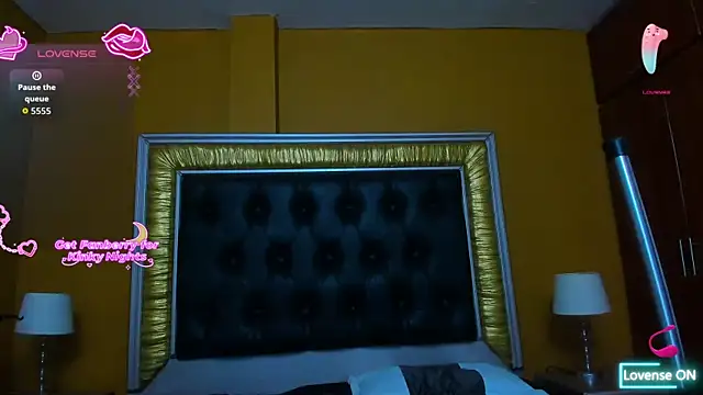 Snapshot of AniEvans_ chatting on November 2, 7:44 am AniEvans online show from November 2, 7:44 am