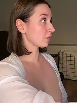 Snapshot of nerdynina chatting on February 4, 3:33 am nerdynina online show from February 4, 3:33 am